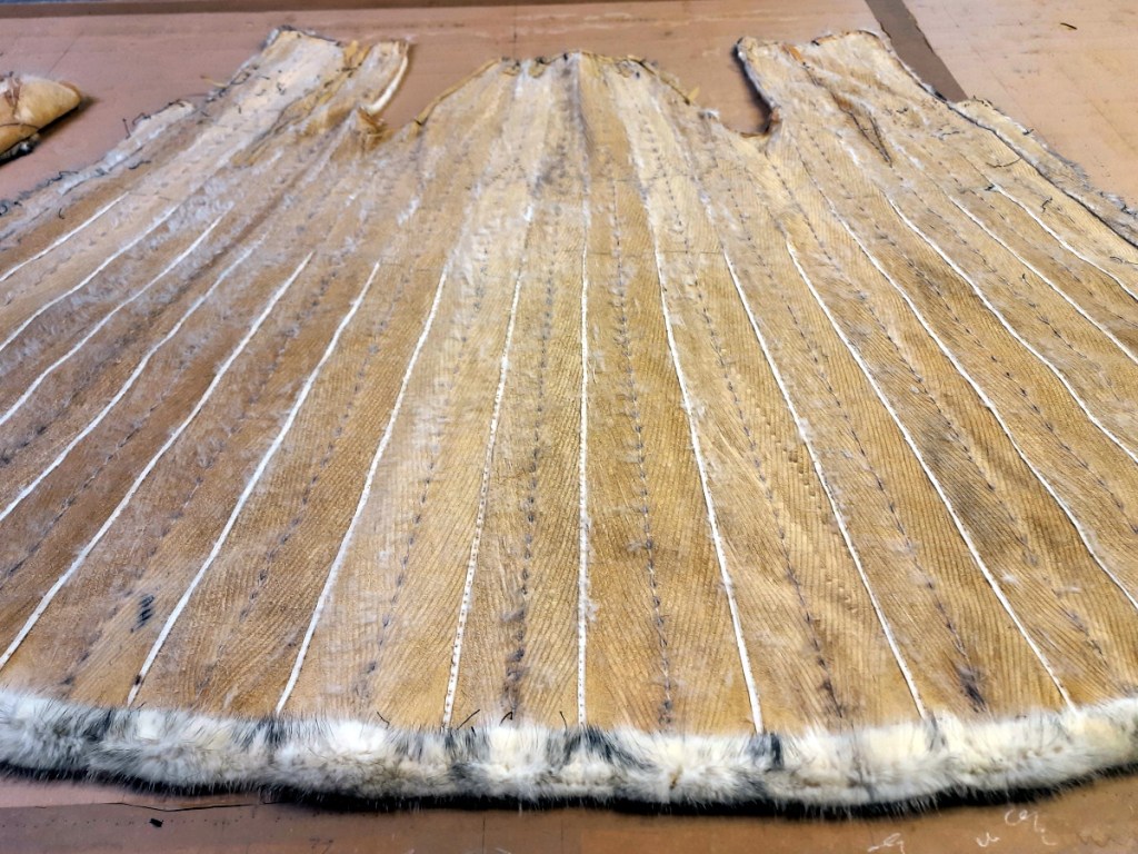 Der getrennte Nerz Mantel Rumpf von der Haarseite..