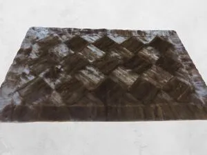 Pelzdecke aus einem alten Standard Nerz Mantel